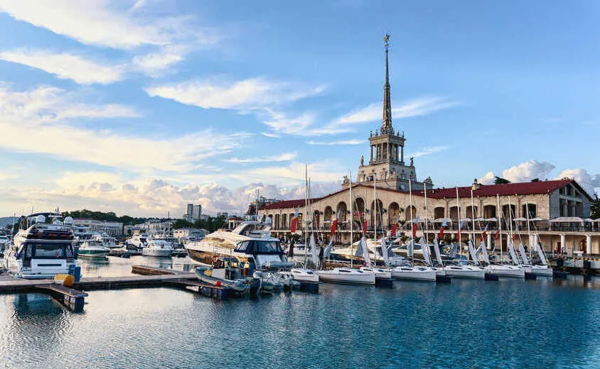 Весенний ассортимент: от черешни до первых ягод